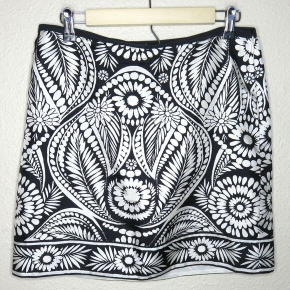 Y2K Banana Republic Silk Black and White Floral Short Skirt - Women's 4P - Picture 1 of 8